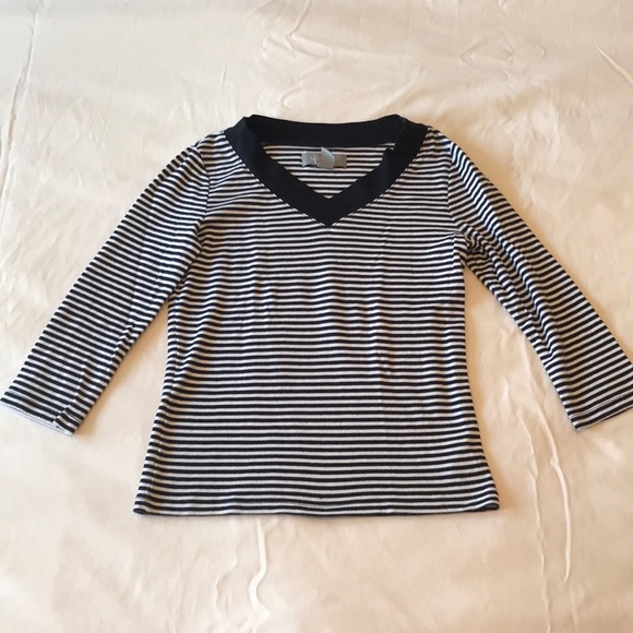 🌟LIZ CLAIBORNE Black & White Striped V-Neck Shirt - Picture 3 of 7